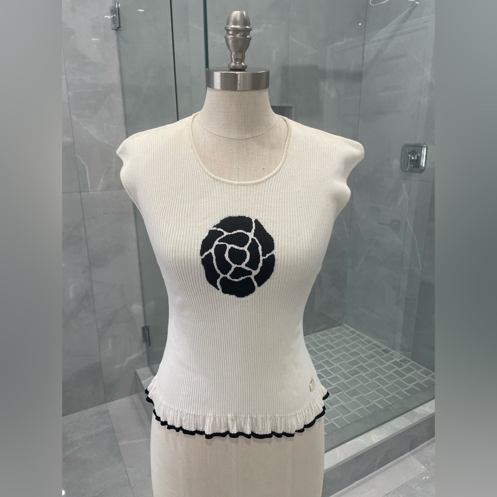 CHANEL WHITE SLEEVELESS TANK TOP CAMELLIA FLOWER